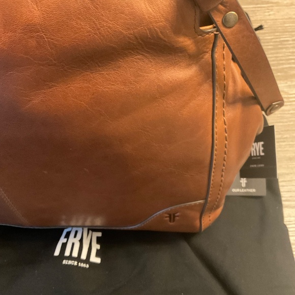 New Frye Melissa shoulder bag made of genuine antique pull-up leather. - Picture 3 of 6